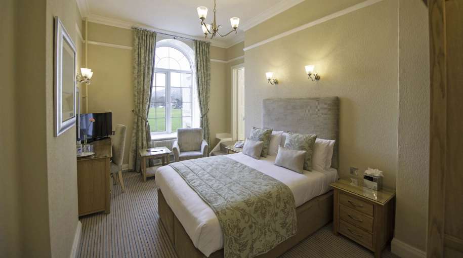 Belmont Hotel Standard Double Accommodation Bed and Seating