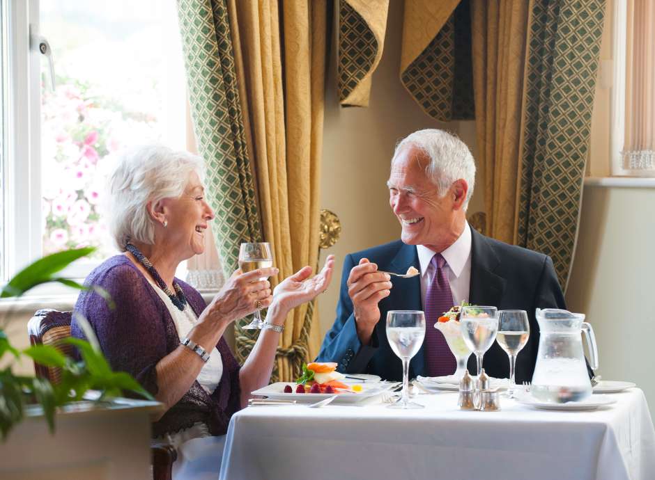 Couple dining at Belmont Hotel