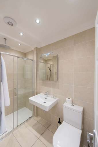 Belmont Hotel Inland Twin Double Accommodation Bathroom Shower and Sink