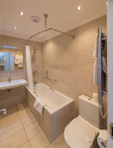 Belmont Hotel Accommodation Bathroom Bath with Shower
