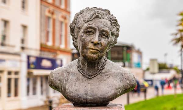 Statue of Agatha Christie 