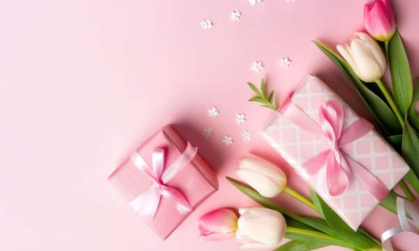 pink flowers & presents 